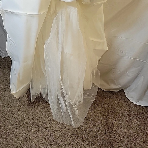 Elegant White Pleated Dress - Picture 8 of 16